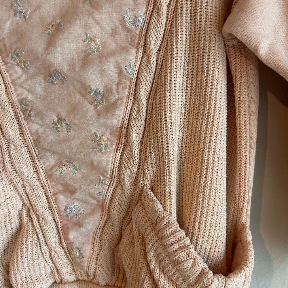 Vintage Casino Beige Chunky Sweater with Pockets and Flowers - Picture 4 of 5